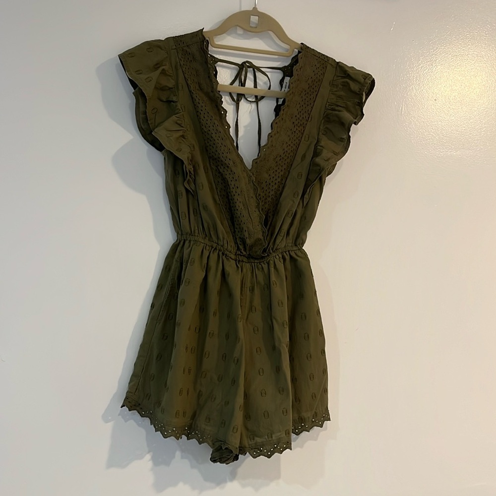 American eagle romper ruffle shoulder 2 pocket v